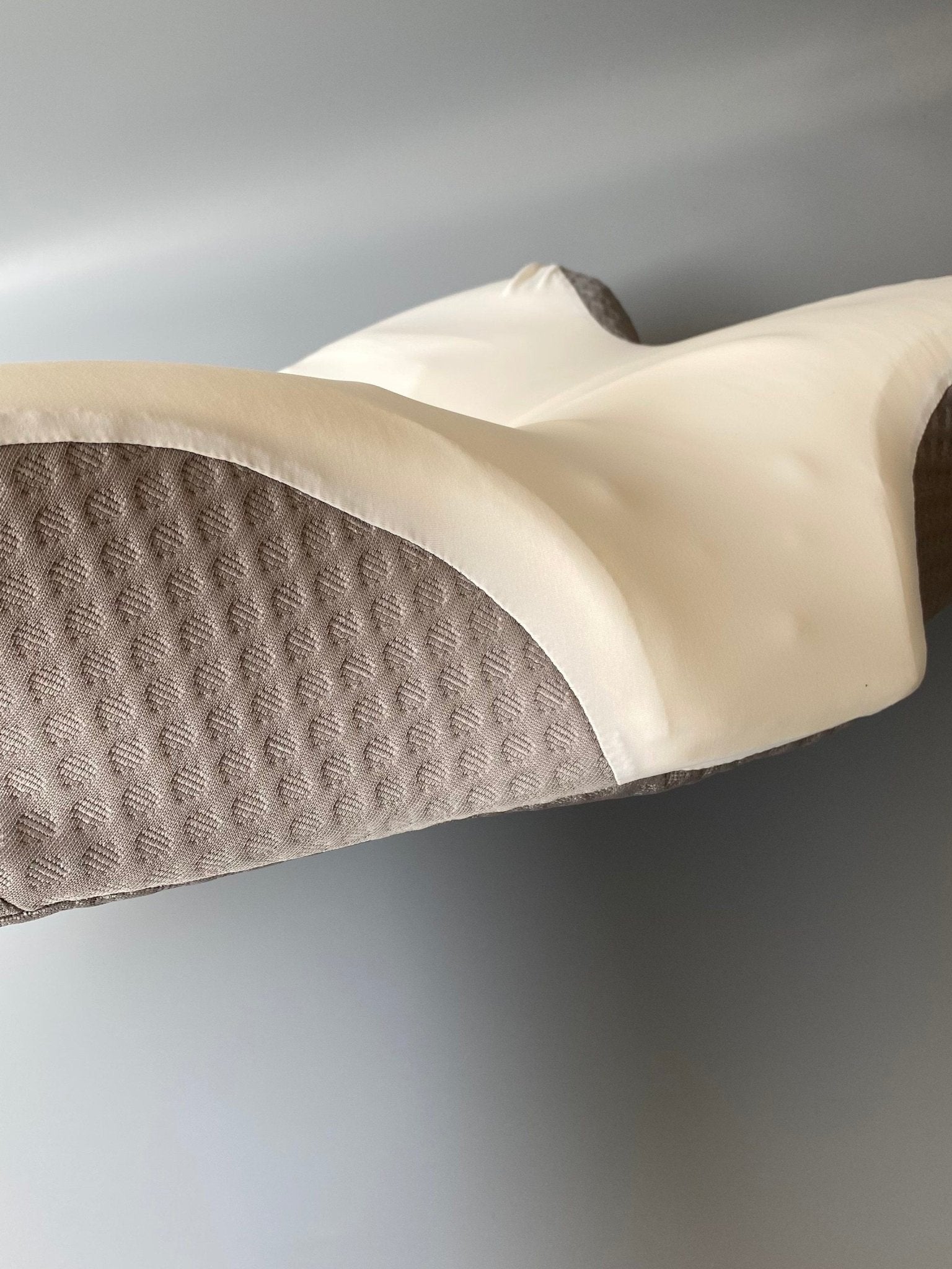 Ergonomic Memory Foam Cervical Pillow - RonicaSerenityRonicaSerenity